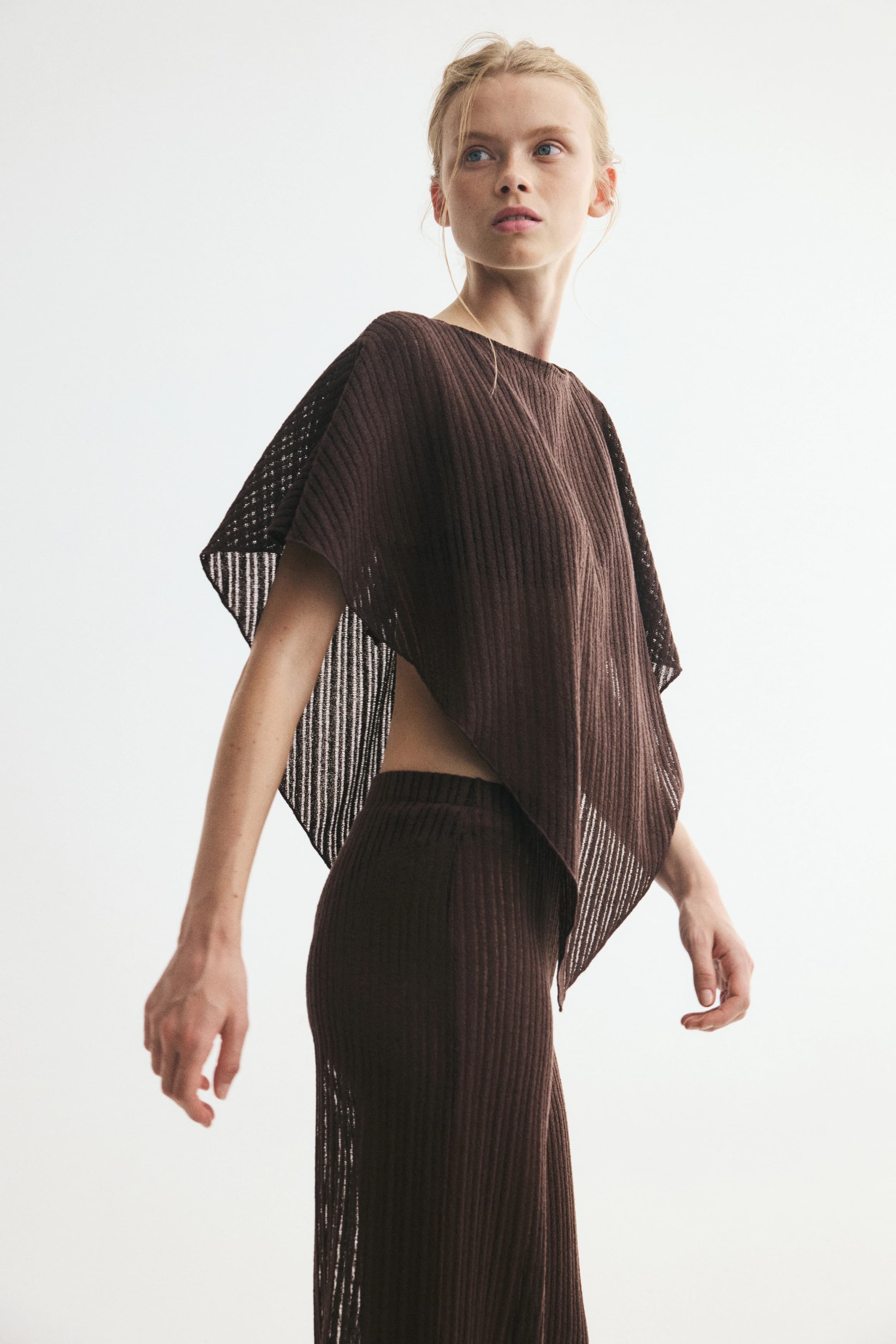 Ribgebreide poncho