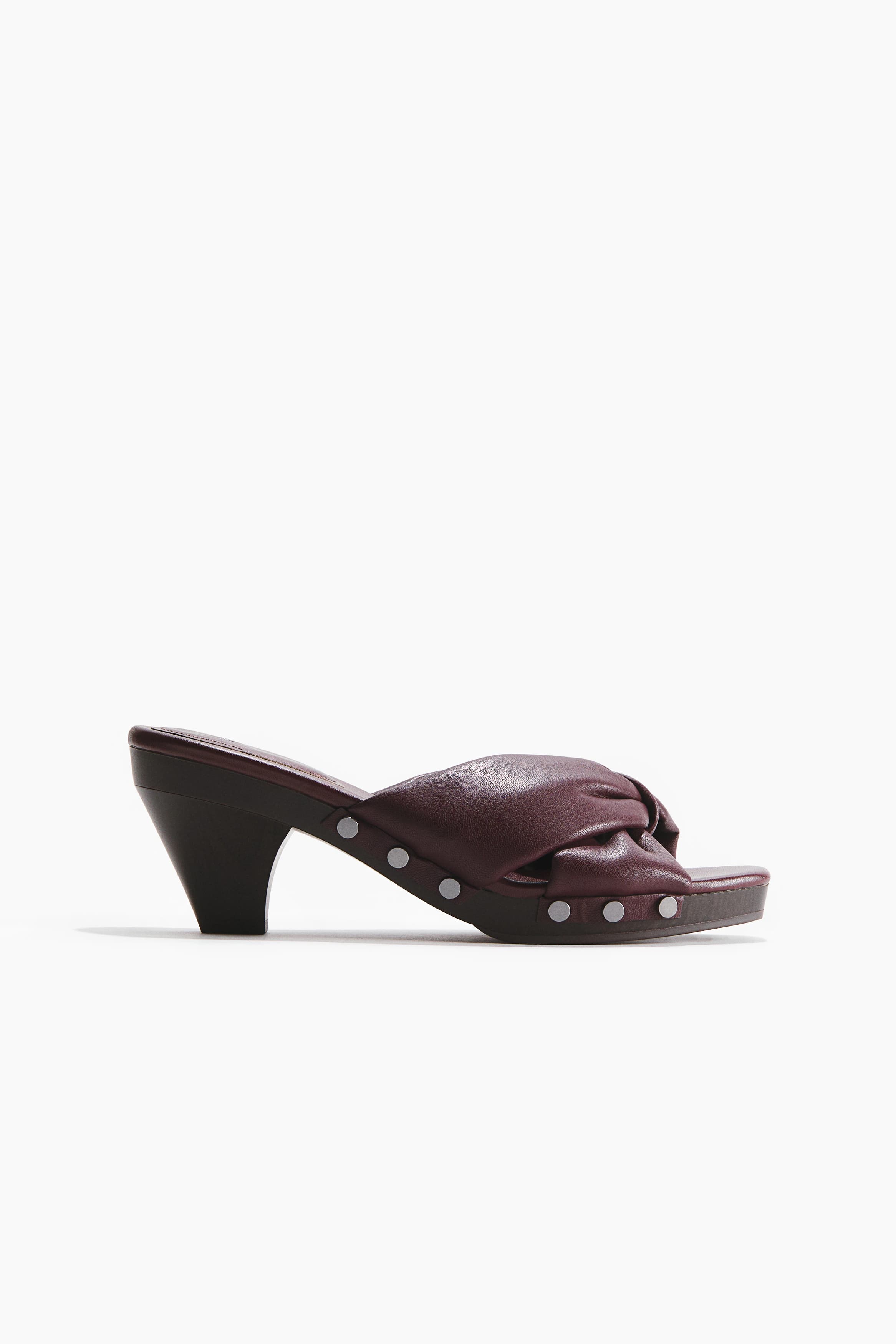 Slip-in sandaletten in klepperstijl met hak