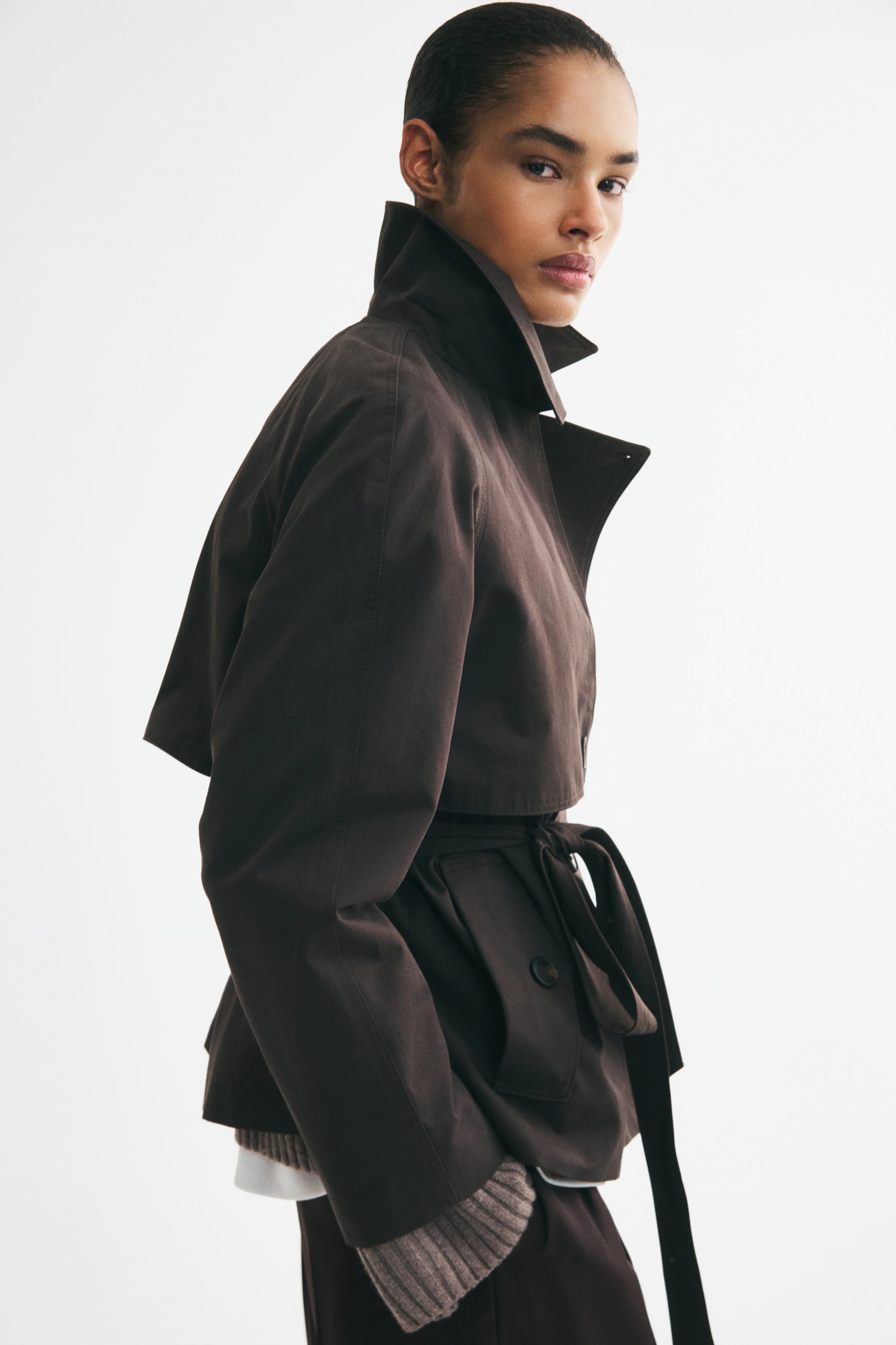 Korte trenchcoat met strikceintuur