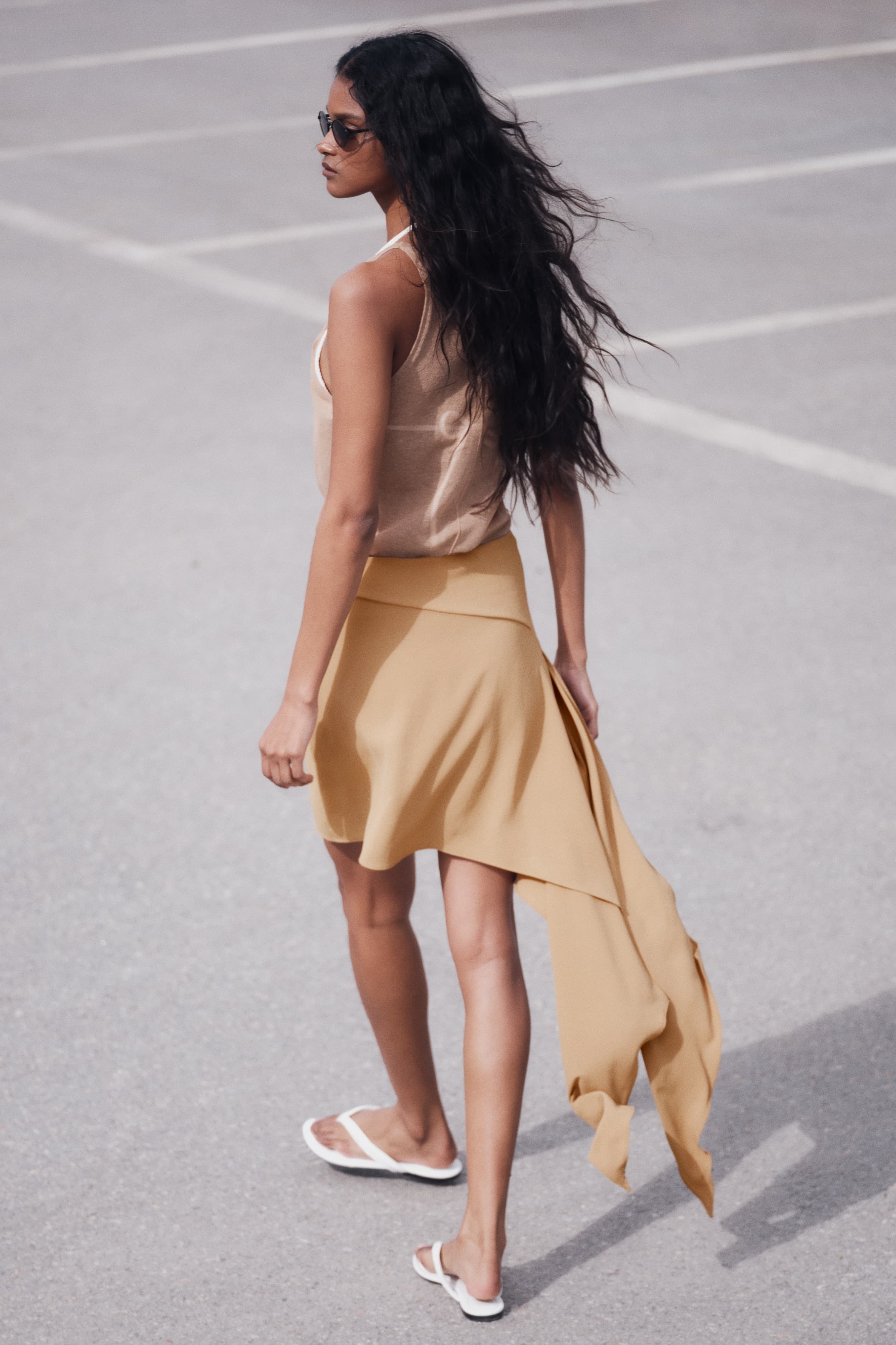 Asymmetrische rok met strikdetail