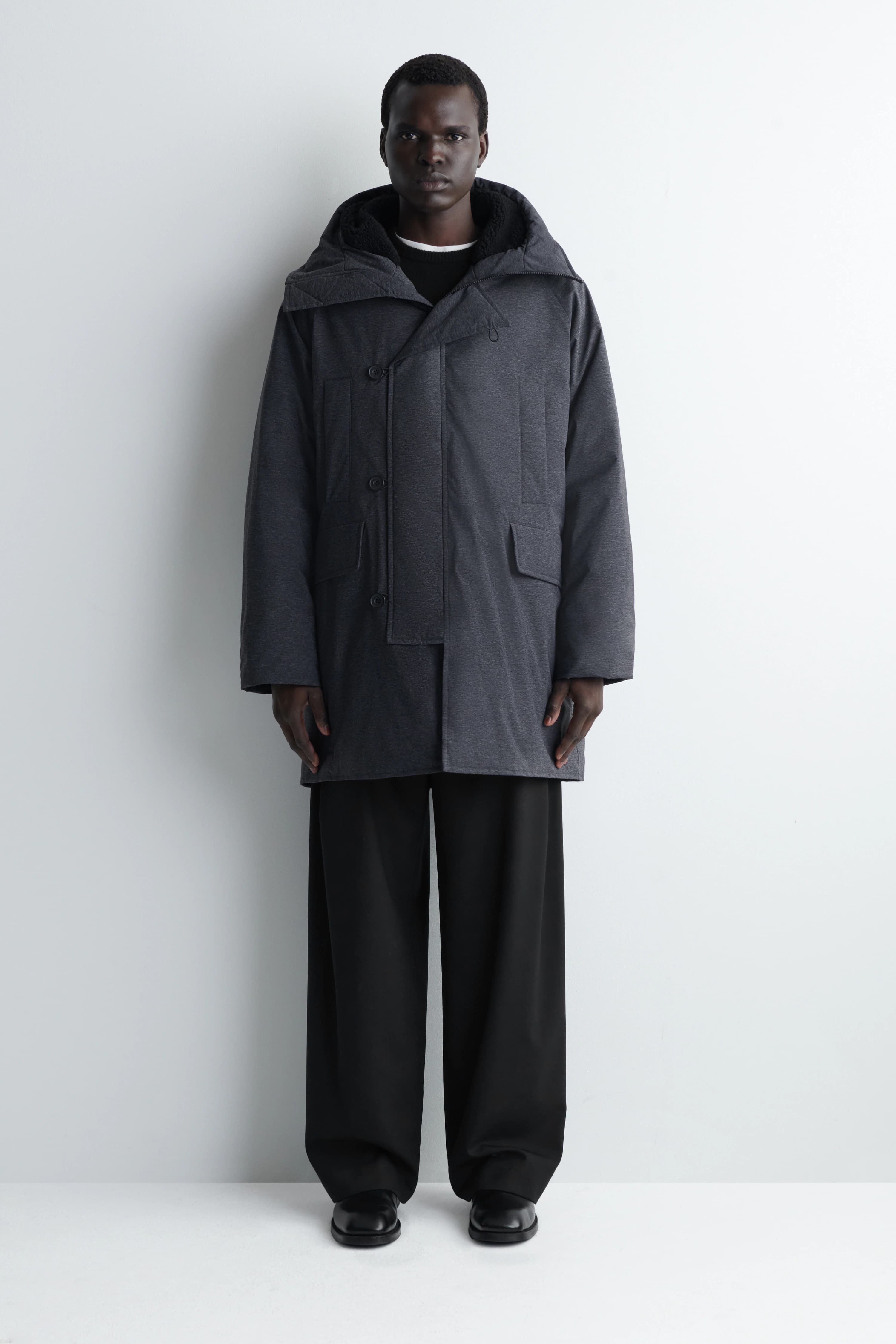 Technische parka met capuchon en donsvoering